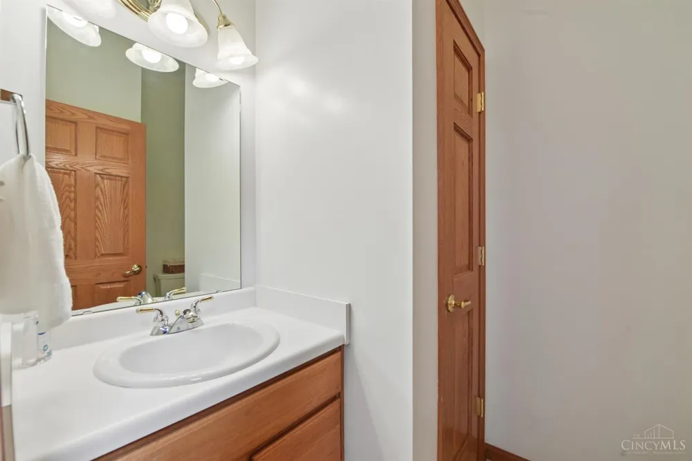 1109 Asbury Rd, Cincinnati, OH 45255