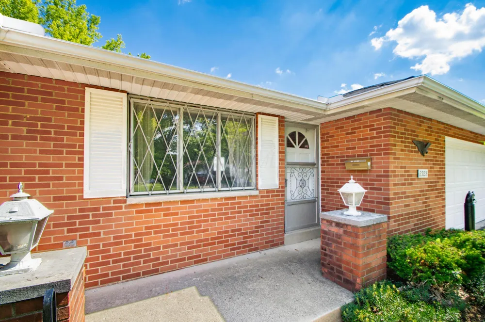 2928 N Gresham Rd, Columbus, OH 43204