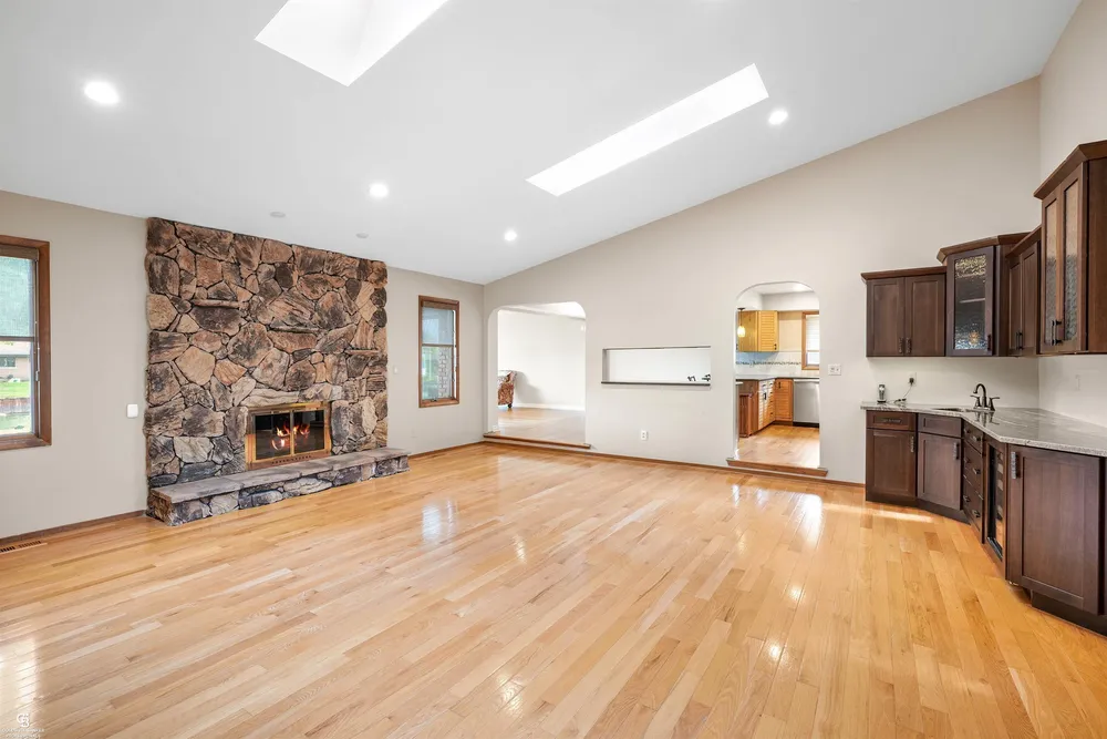41397 Clairpointe St, Harrison Township, MI 48045