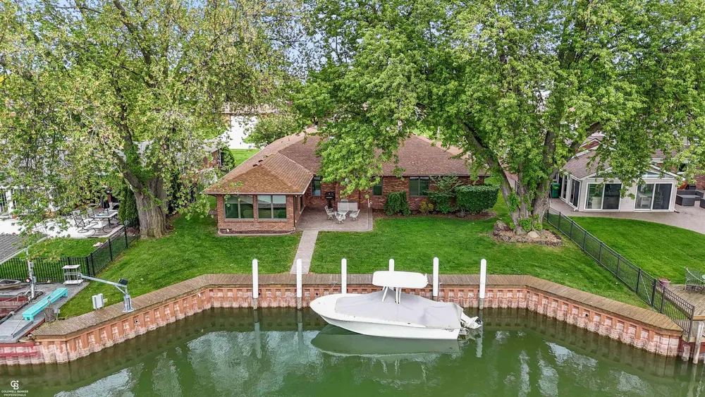 41397 Clairpointe St, Harrison Township, MI 48045