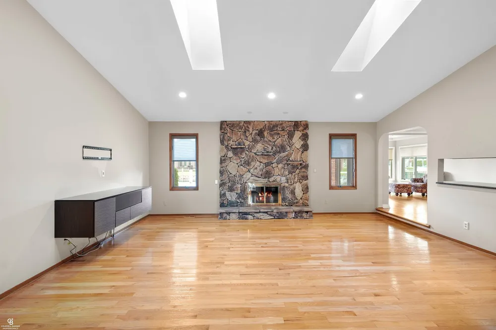 41397 Clairpointe St, Harrison Township, MI 48045
