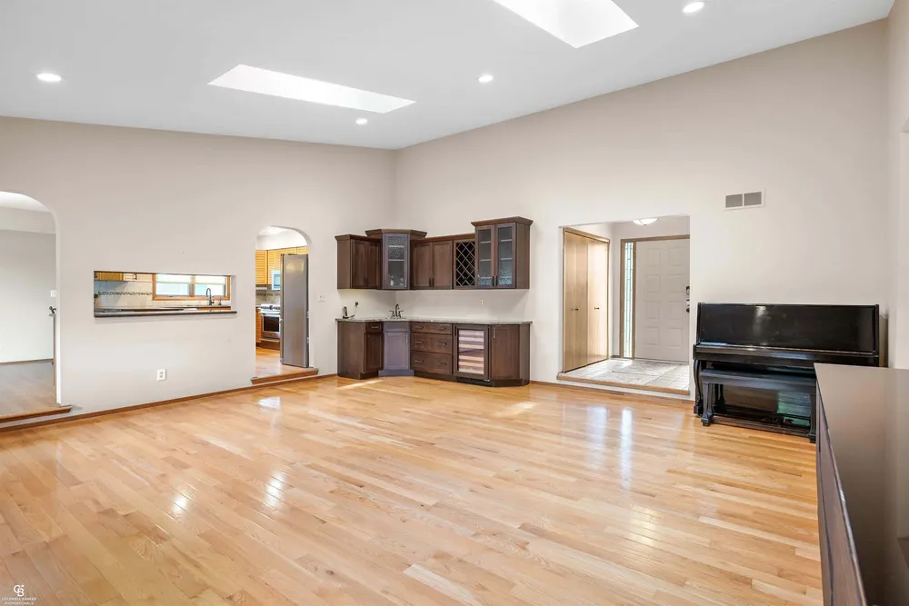 41397 Clairpointe St, Harrison Township, MI 48045