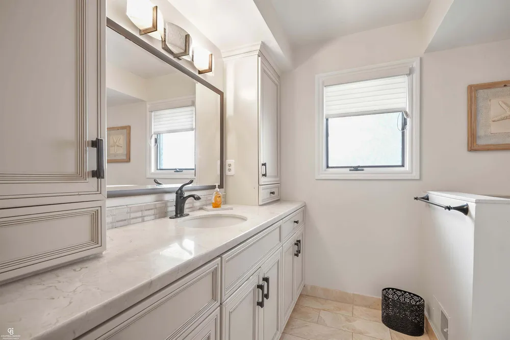 41397 Clairpointe St, Harrison Township, MI 48045