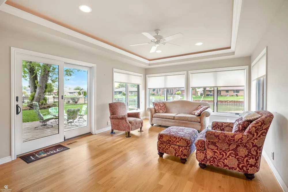 41397 Clairpointe St, Harrison Township, MI 48045