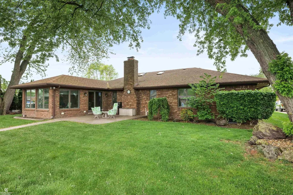 41397 Clairpointe St, Harrison Township, MI 48045