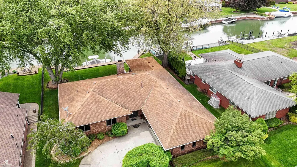 41397 Clairpointe St, Harrison Township, MI 48045