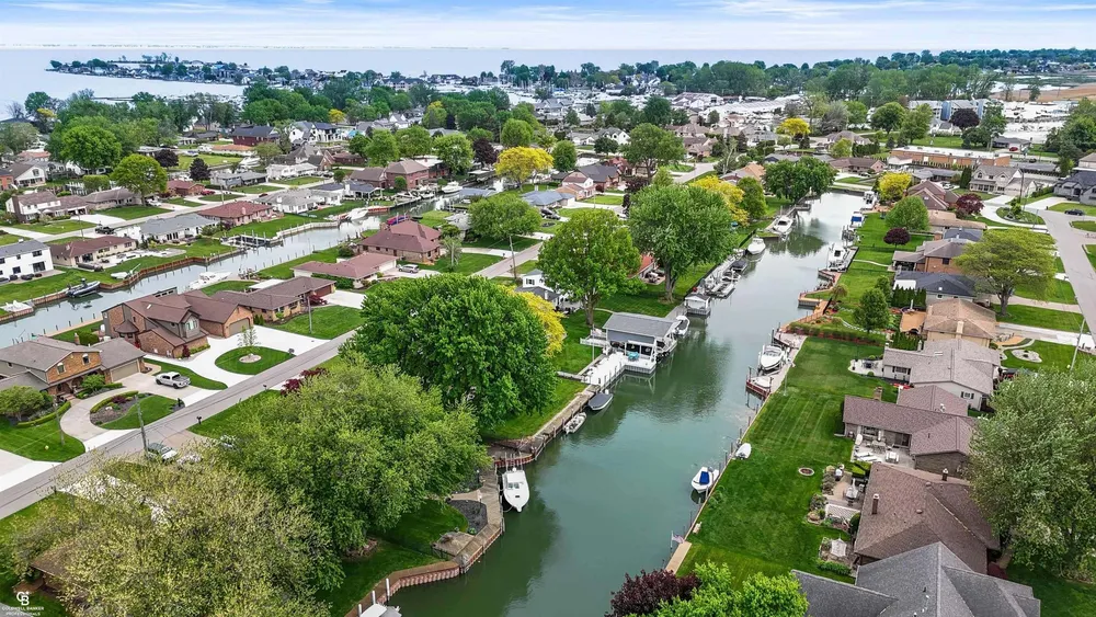 41397 Clairpointe St, Harrison Township, MI 48045