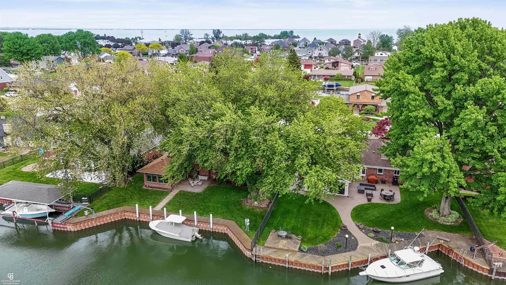 41397 Clairpointe St, Harrison Township, MI 48045