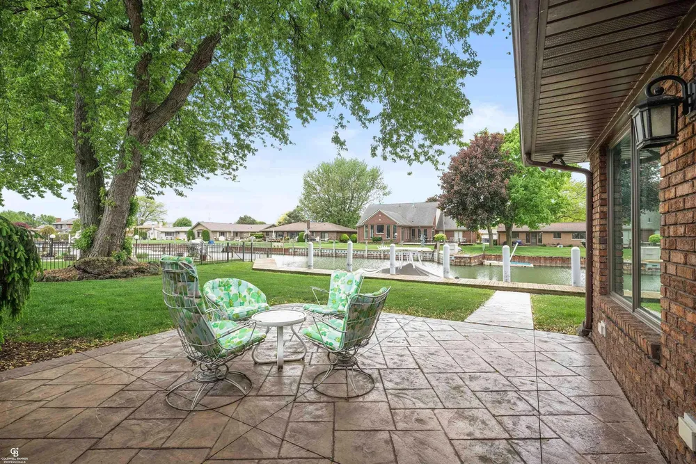 41397 Clairpointe St, Harrison Township, MI 48045