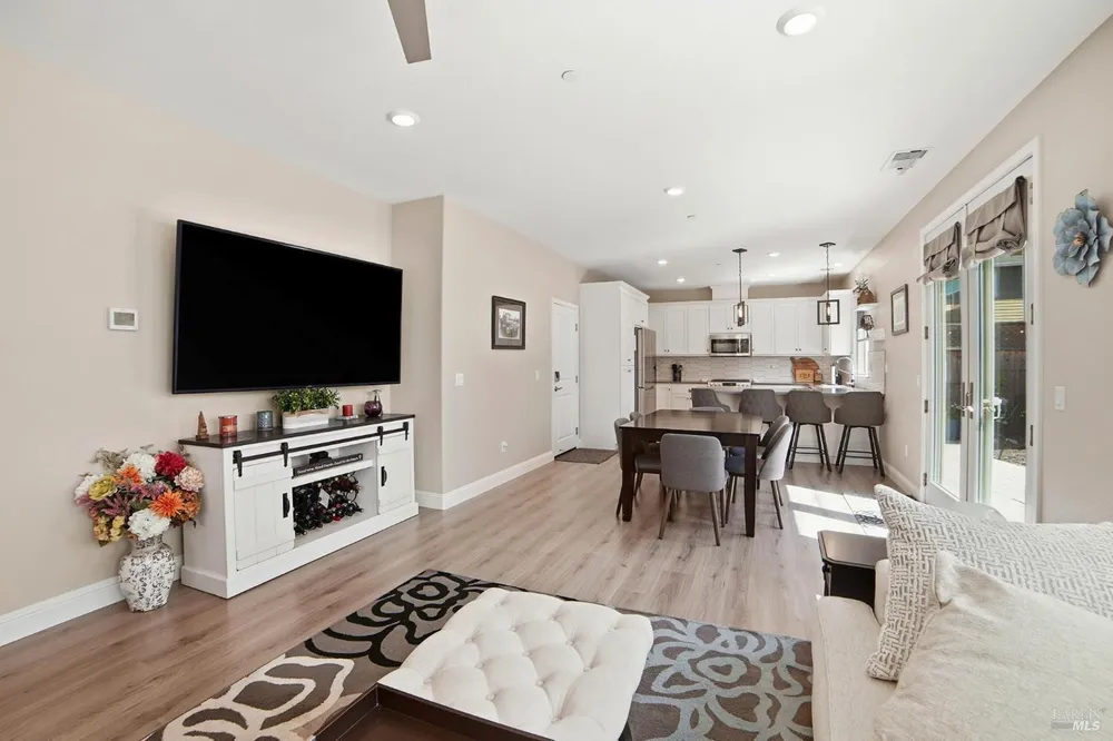7750 Wildrose Way, Rohnert Park, CA 94928