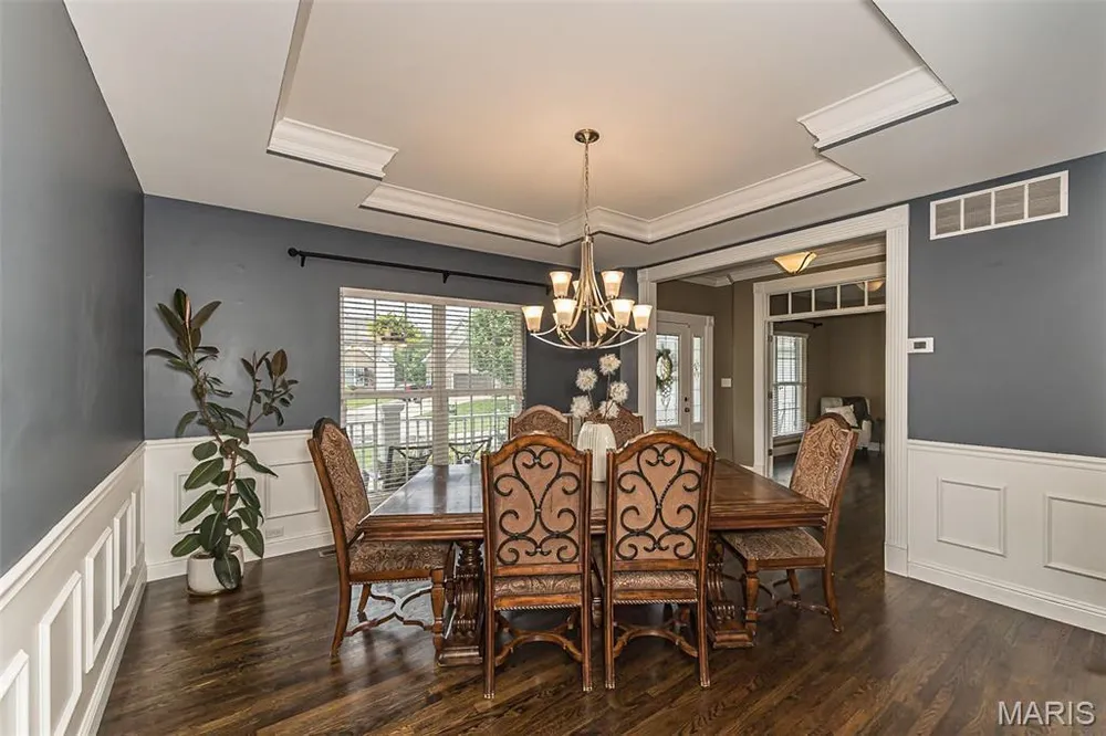 1167 Hidden Creek Ct, O'Fallon, MO 63304