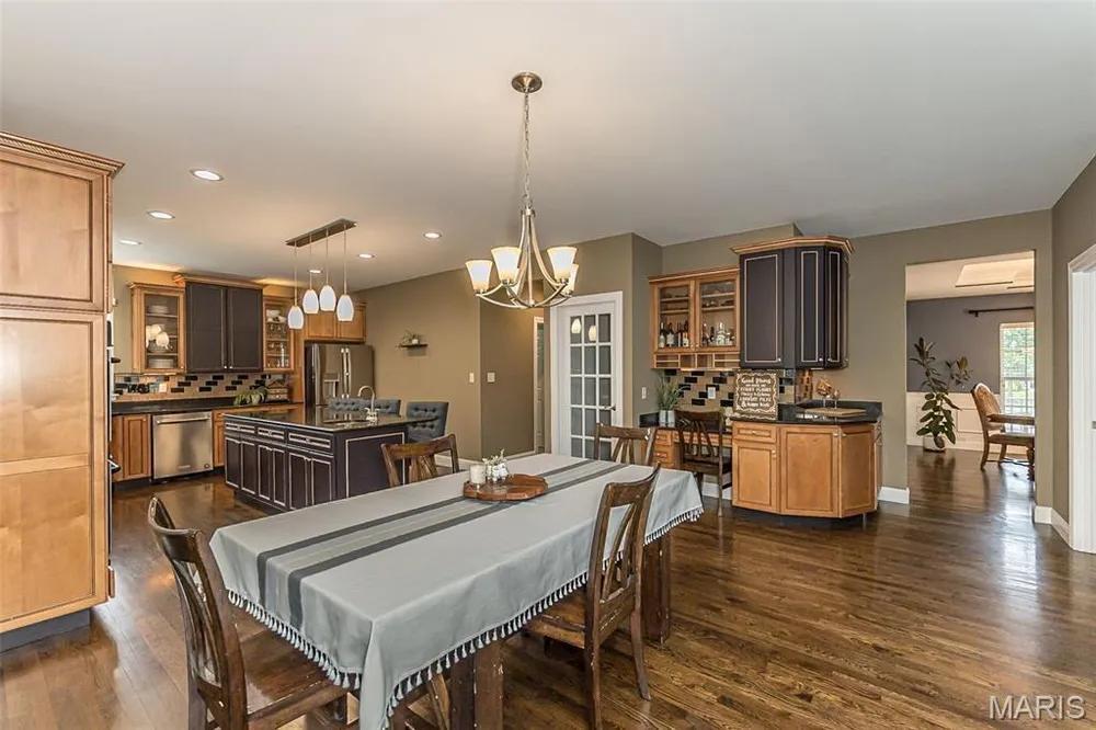 1167 Hidden Creek Ct, O'Fallon, MO 63304