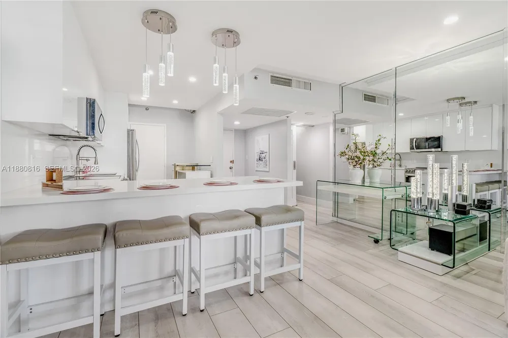 Lincoln Rd, Miami Beach, FL 33139