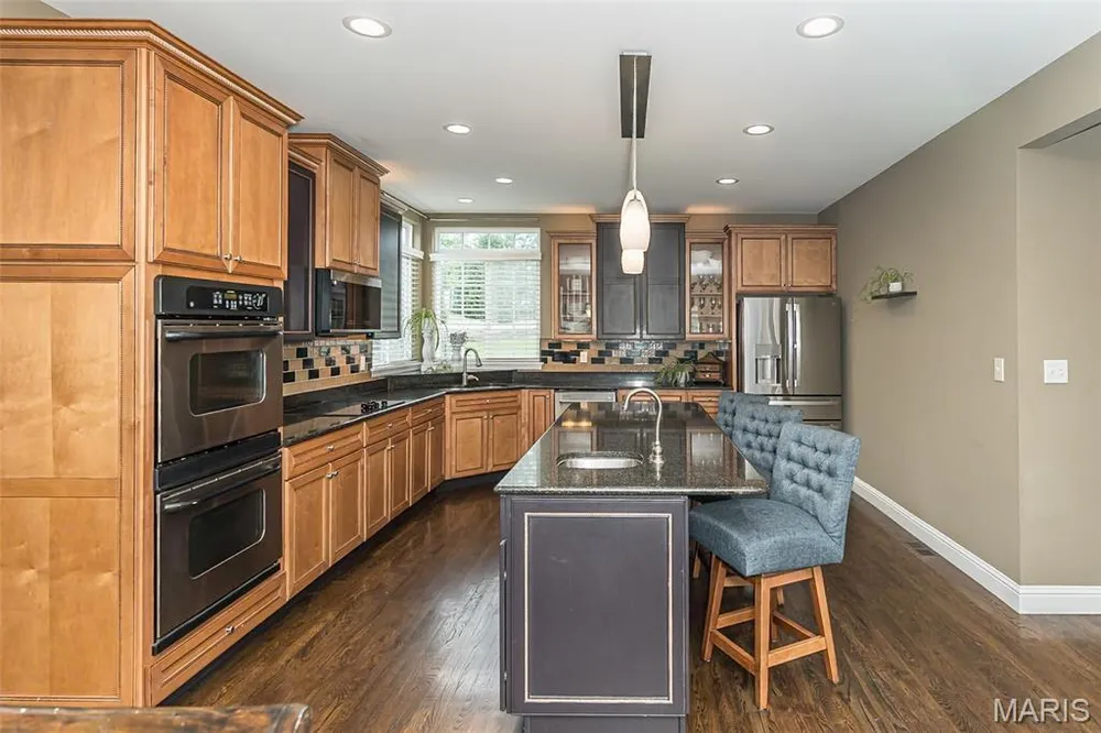 1167 Hidden Creek Ct, O'Fallon, MO 63304