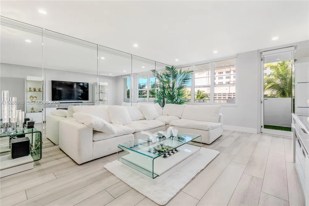 Lincoln Rd, Miami Beach, FL 33139