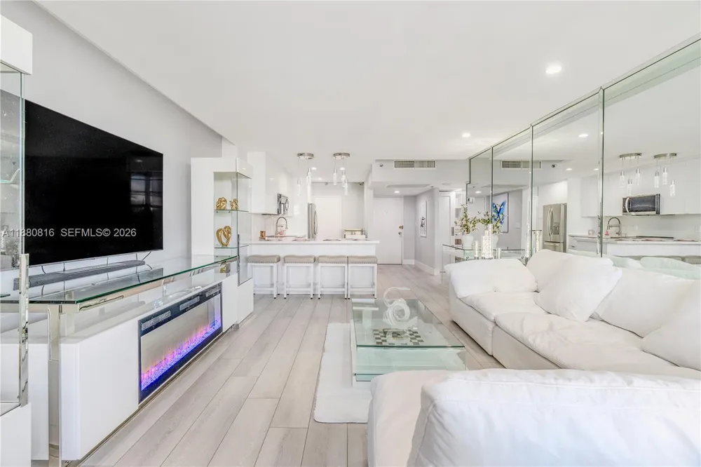Lincoln Rd, Miami Beach, FL 33139