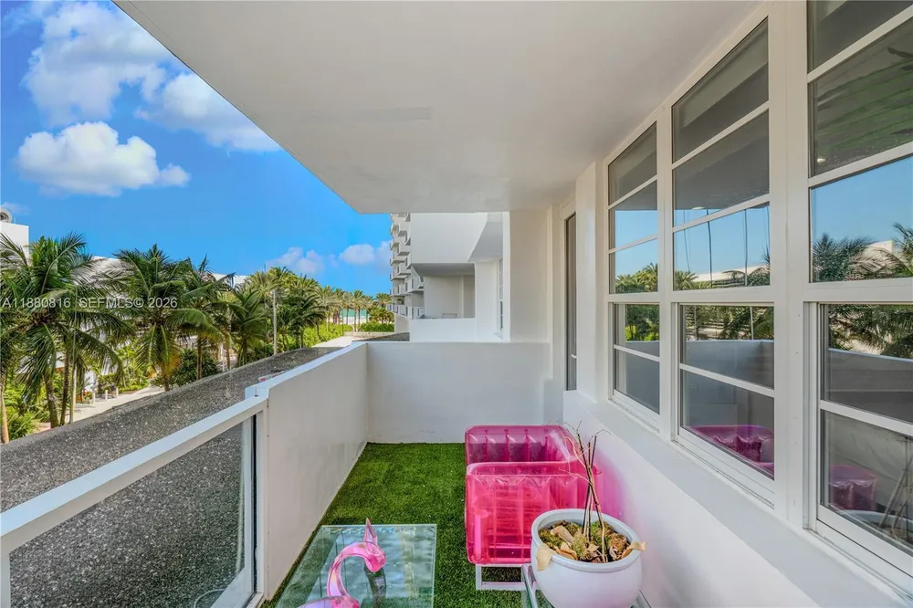 Lincoln Rd, Miami Beach, FL 33139