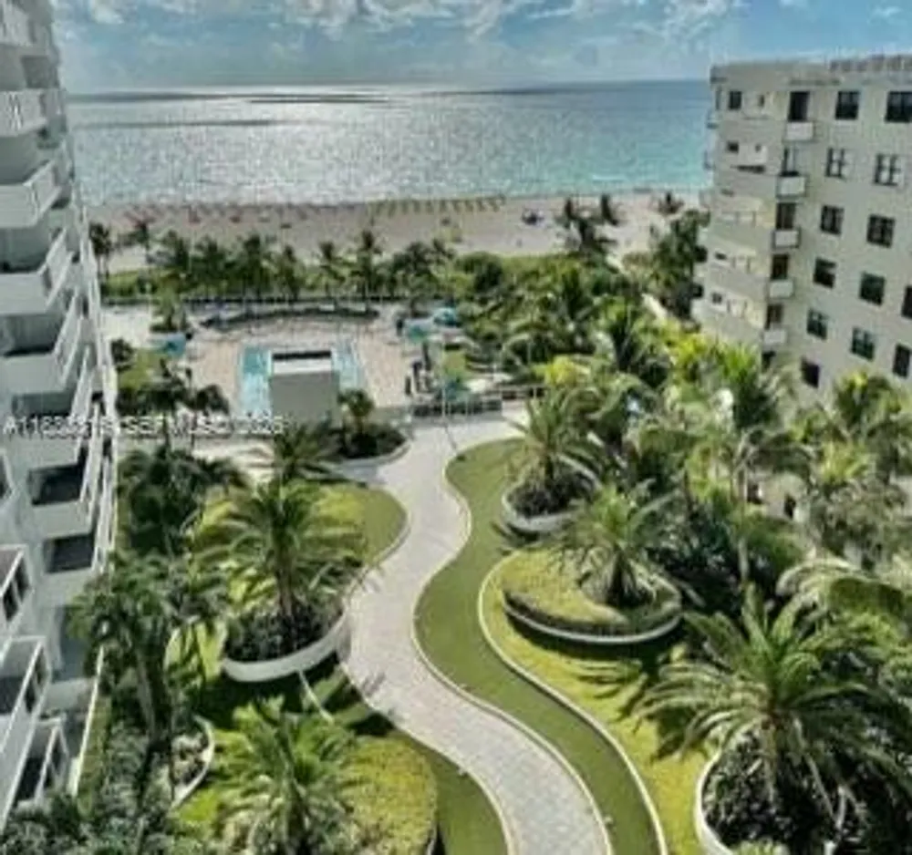Lincoln Rd, Miami Beach, FL 33139