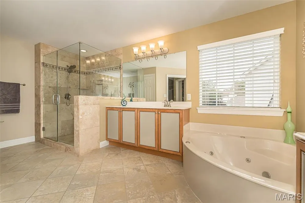 1167 Hidden Creek Ct, O'Fallon, MO 63304