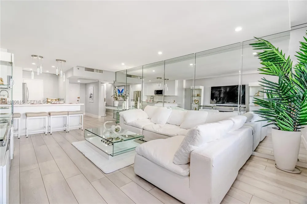 Lincoln Rd, Miami Beach, FL 33139