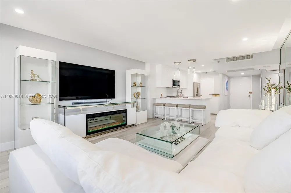 Lincoln Rd, Miami Beach, FL 33139