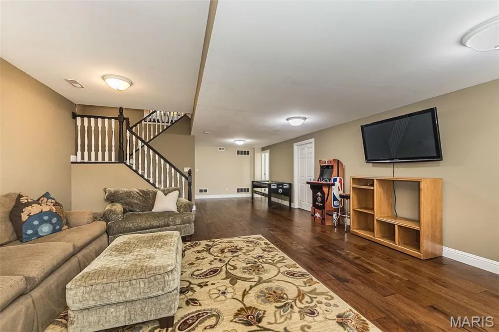 1167 Hidden Creek Ct, O'Fallon, MO 63304