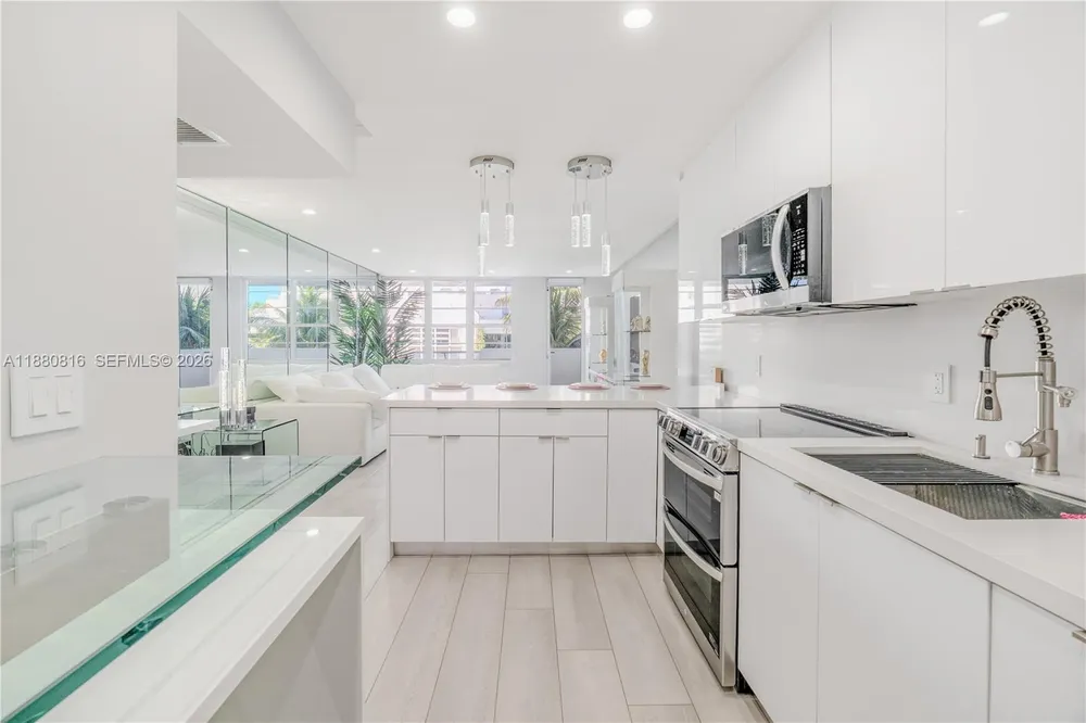 Lincoln Rd, Miami Beach, FL 33139