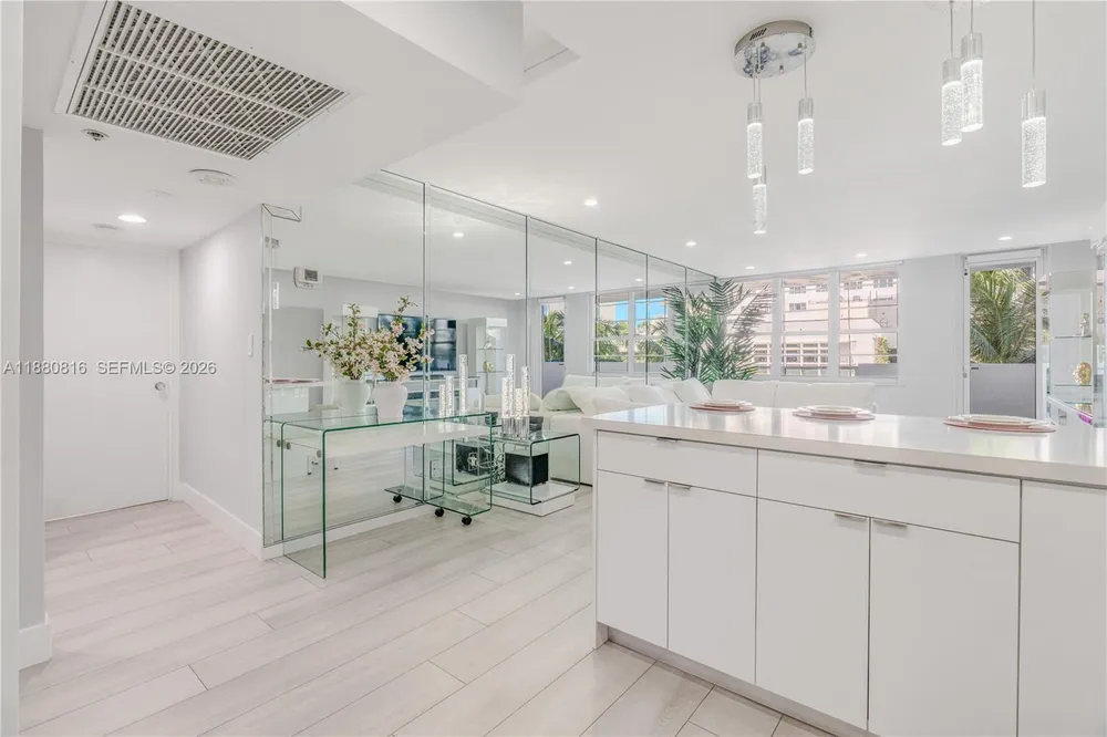 Lincoln Rd, Miami Beach, FL 33139