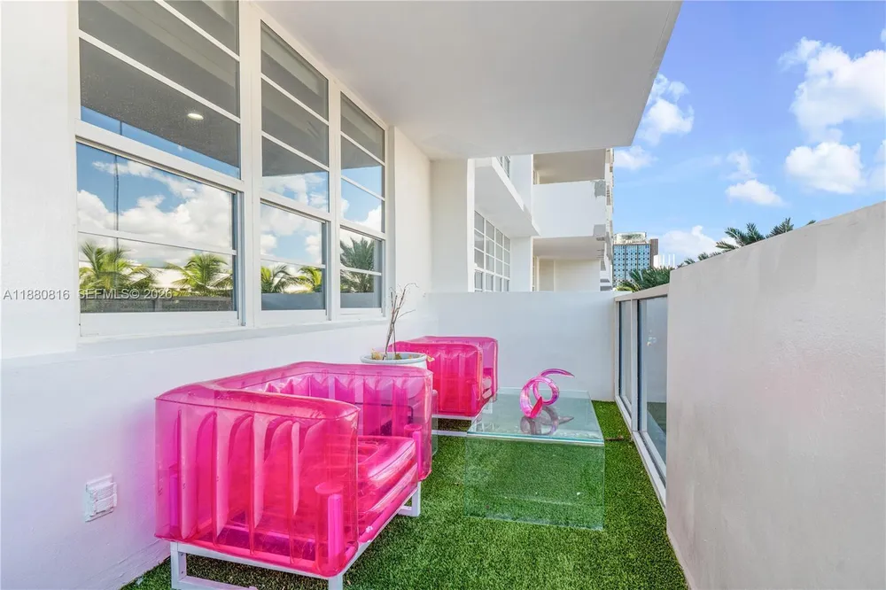 Lincoln Rd, Miami Beach, FL 33139