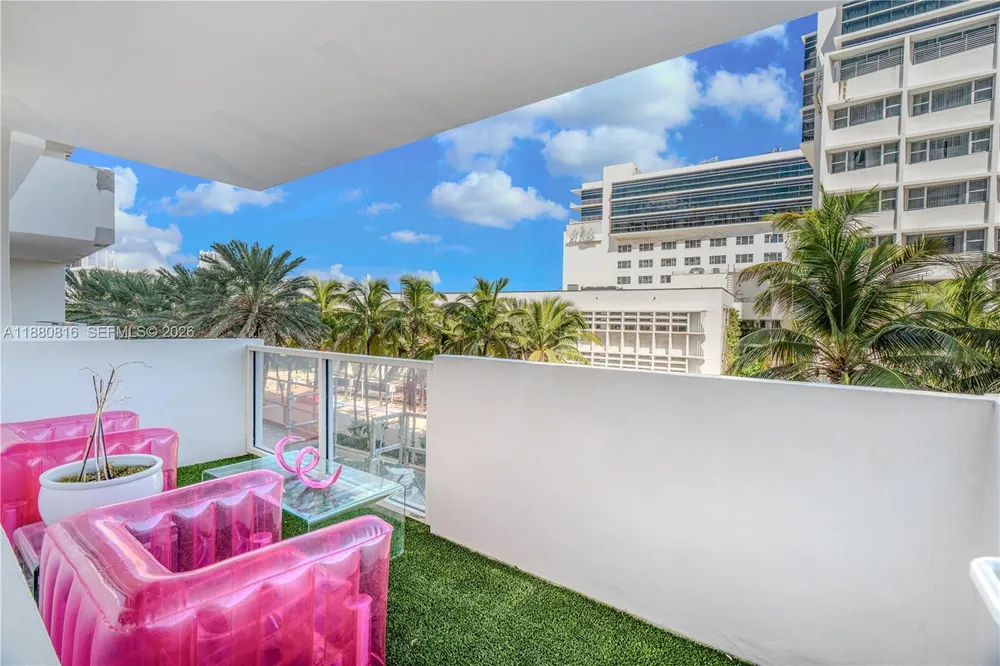 Lincoln Rd, Miami Beach, FL 33139