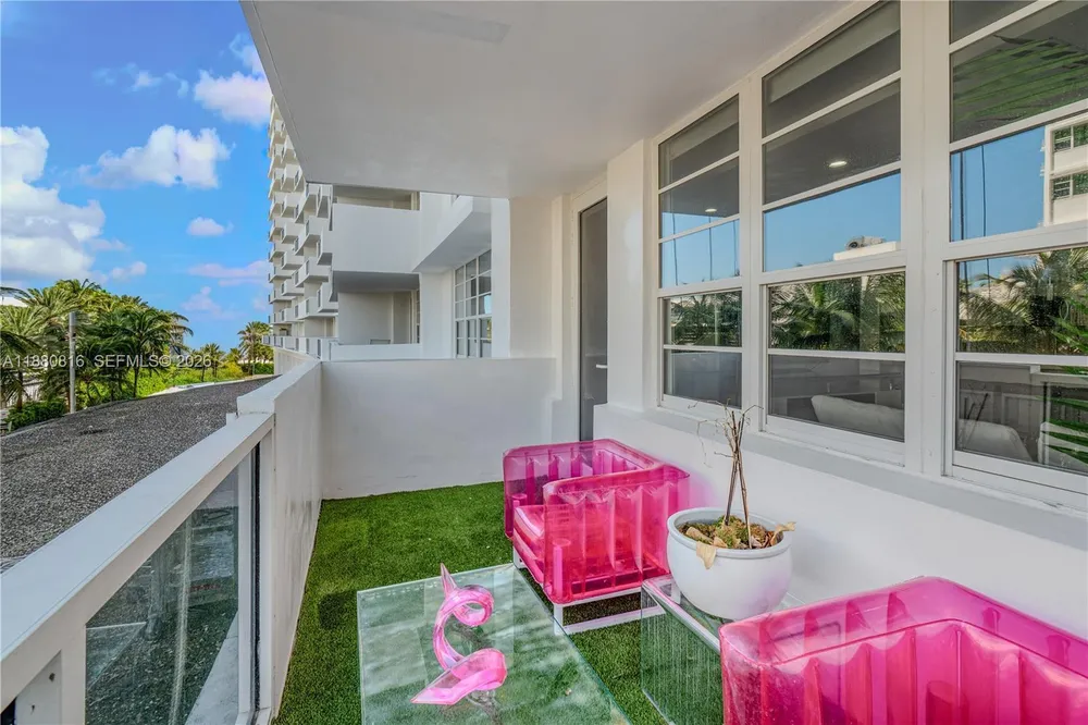 Lincoln Rd, Miami Beach, FL 33139