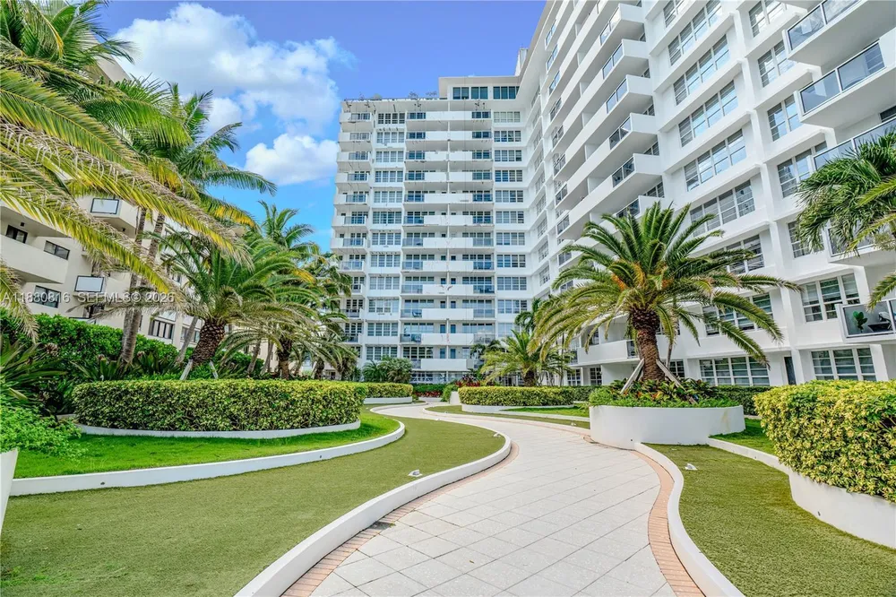 Lincoln Rd, Miami Beach, FL 33139