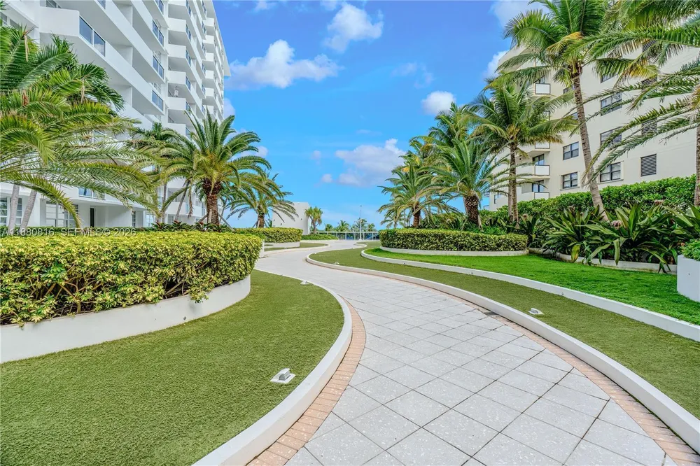 Lincoln Rd, Miami Beach, FL 33139