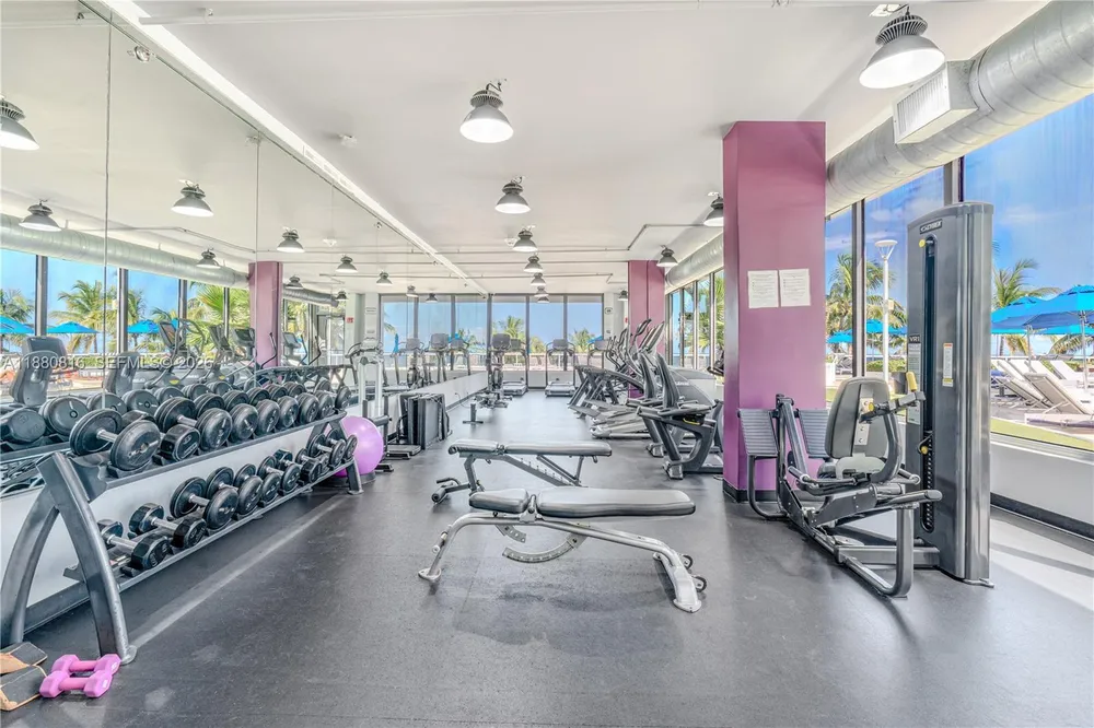Lincoln Rd, Miami Beach, FL 33139