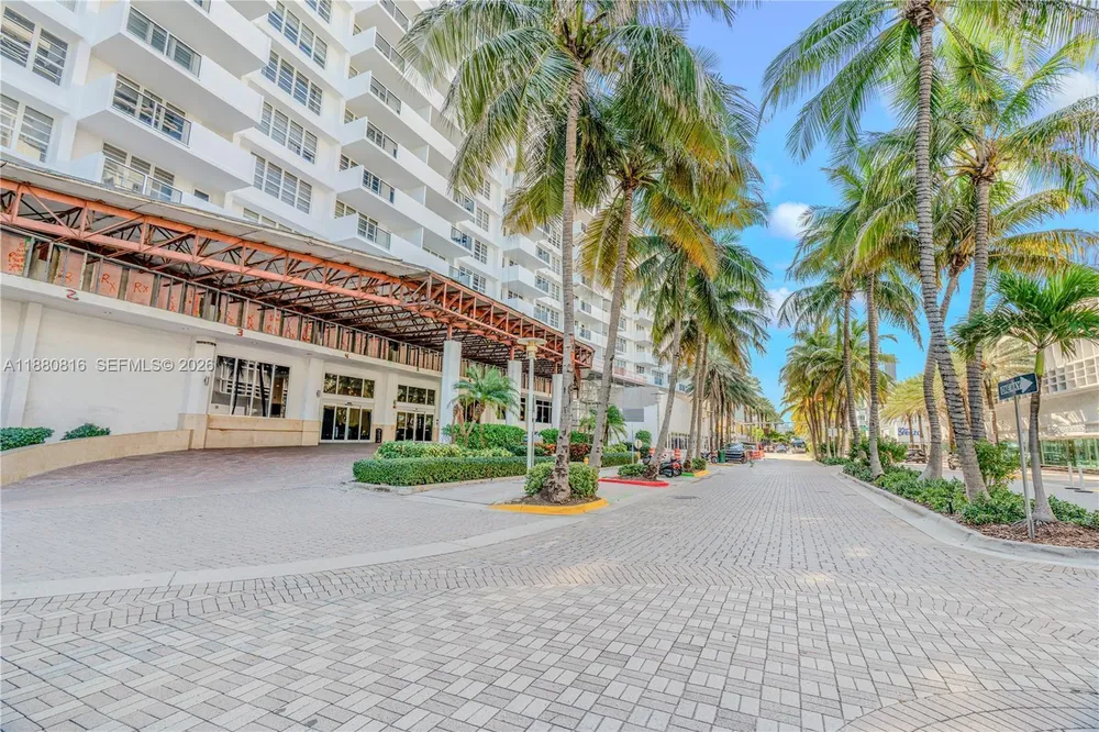 Lincoln Rd, Miami Beach, FL 33139