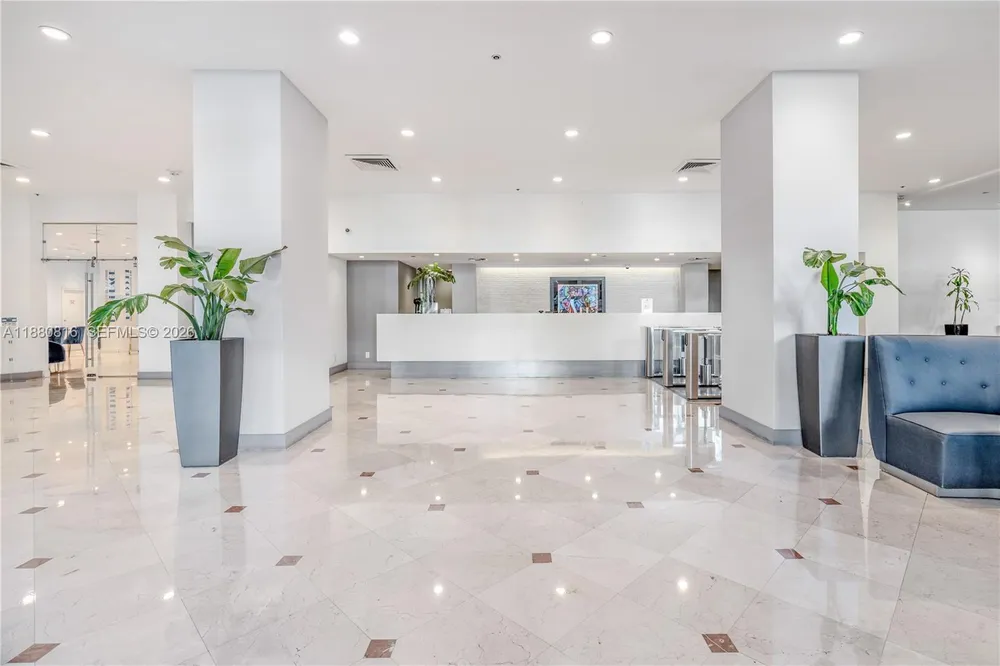 Lincoln Rd, Miami Beach, FL 33139