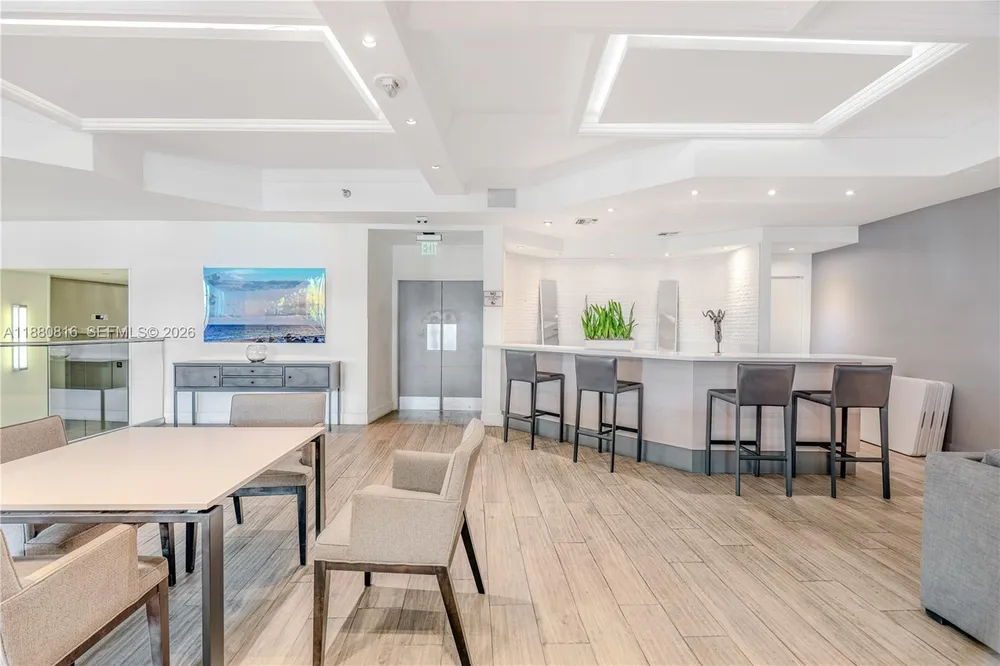 Lincoln Rd, Miami Beach, FL 33139