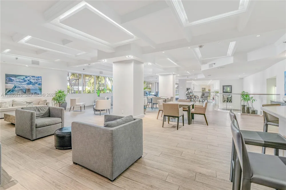 Lincoln Rd, Miami Beach, FL 33139