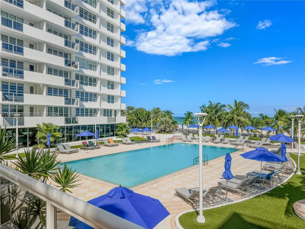 Lincoln Rd, Miami Beach, FL 33139