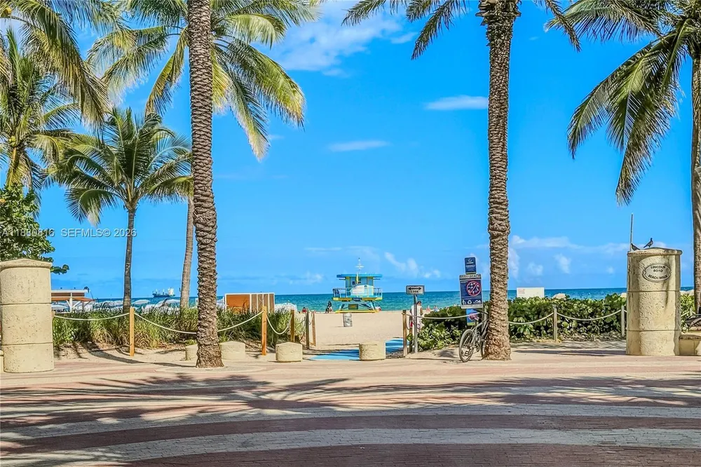 Lincoln Rd, Miami Beach, FL 33139