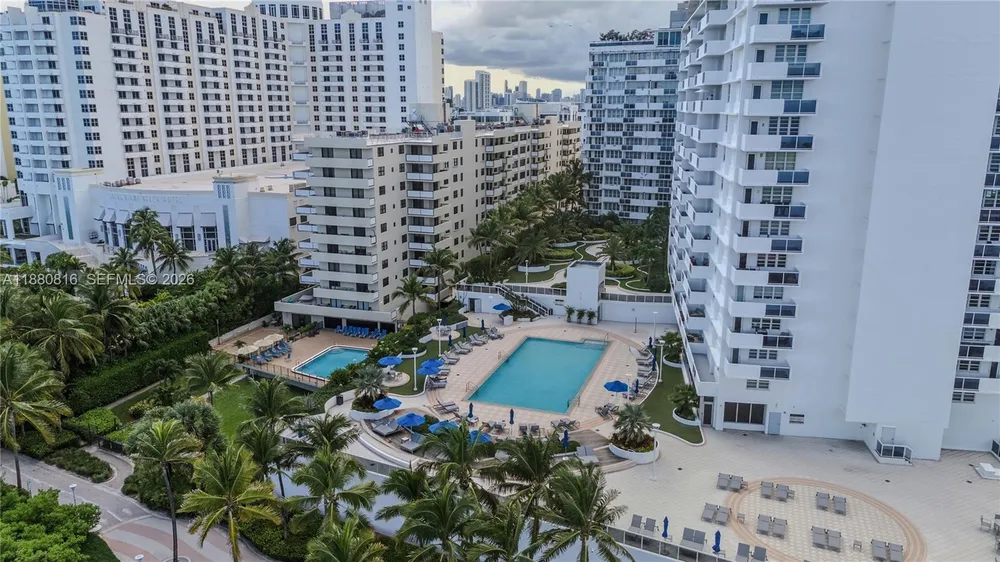 Lincoln Rd, Miami Beach, FL 33139