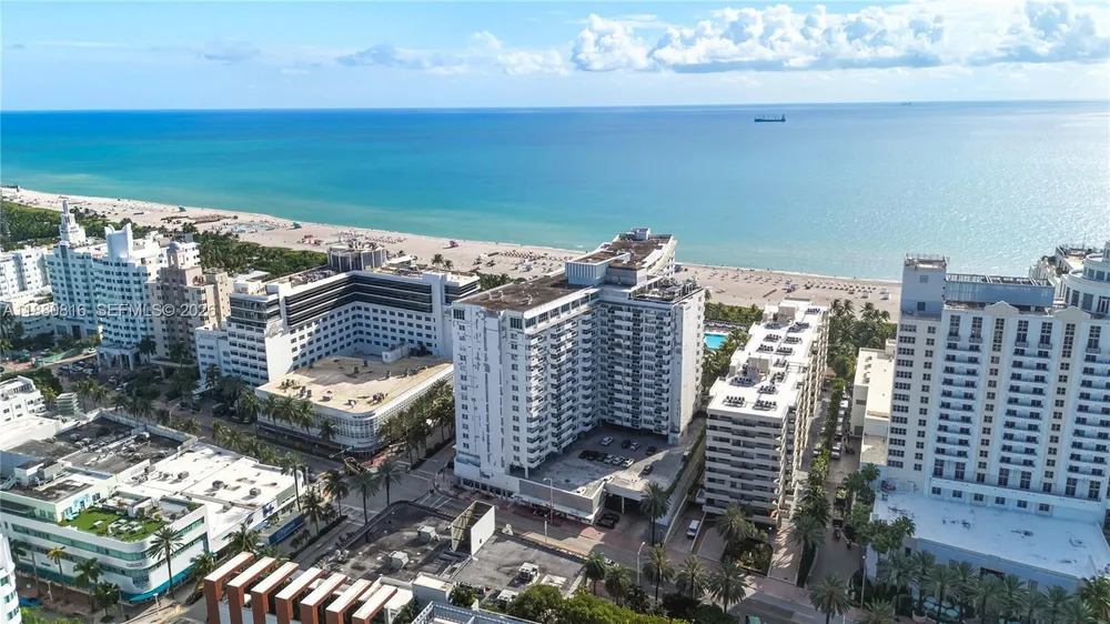 Lincoln Rd, Miami Beach, FL 33139