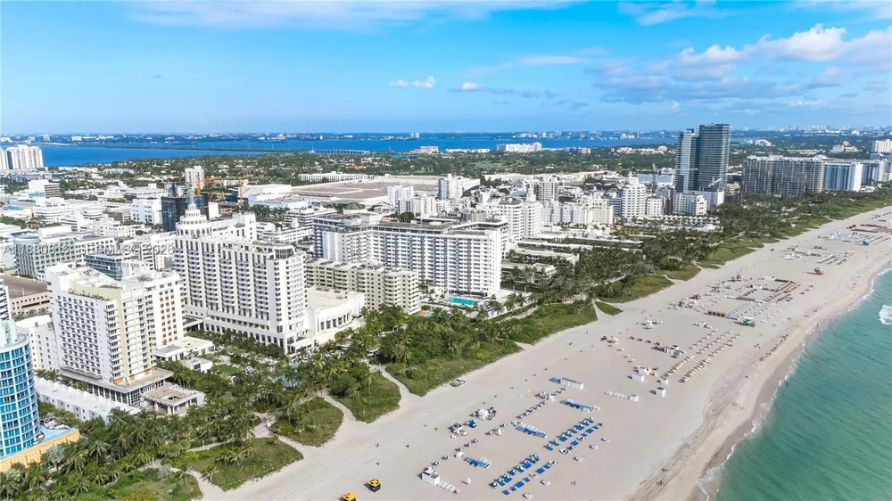 Lincoln Rd, Miami Beach, FL 33139