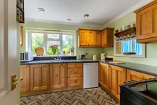 Greenfields Avenue, Alton, GU34 photo 10