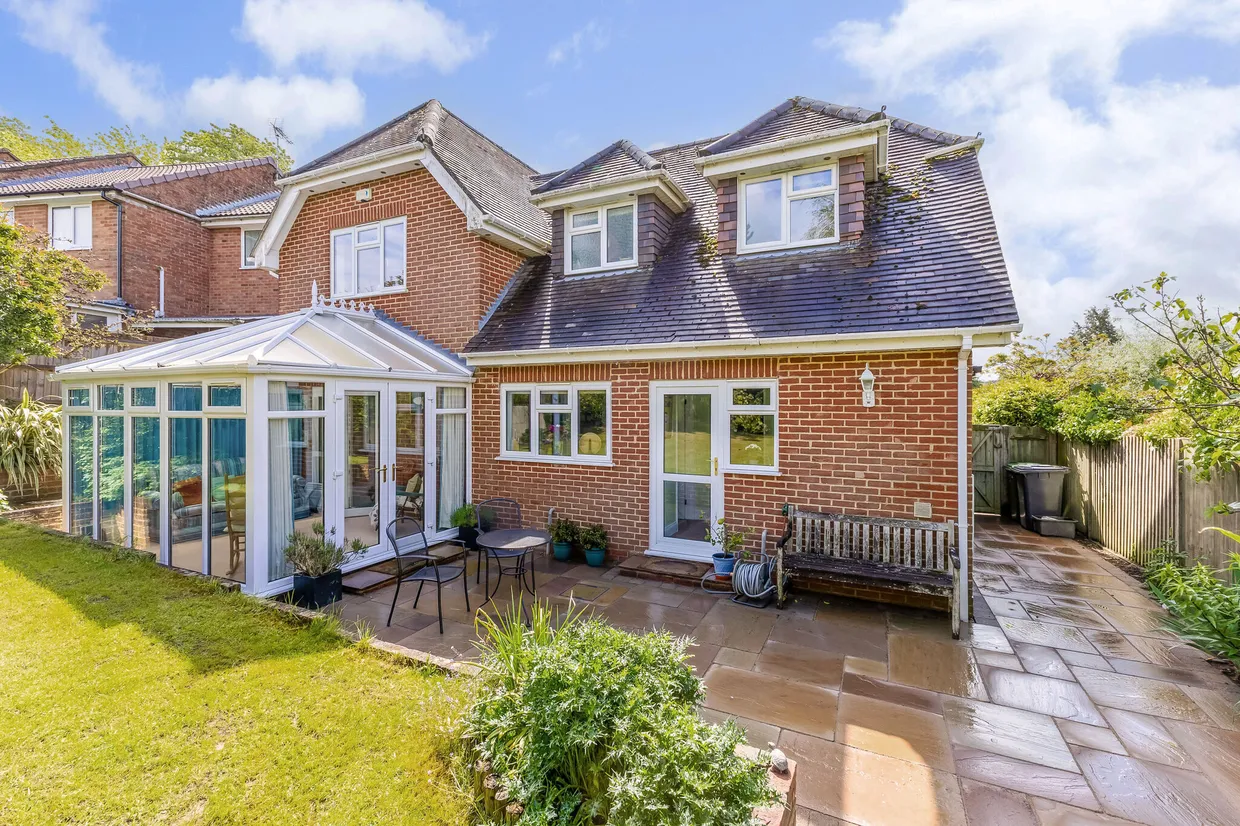 Greenfields Avenue, Alton, GU34 photo 6