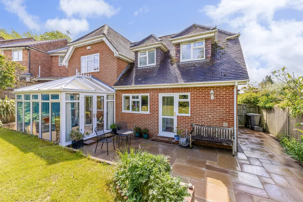 Greenfields Avenue, Alton, GU34 photo 6