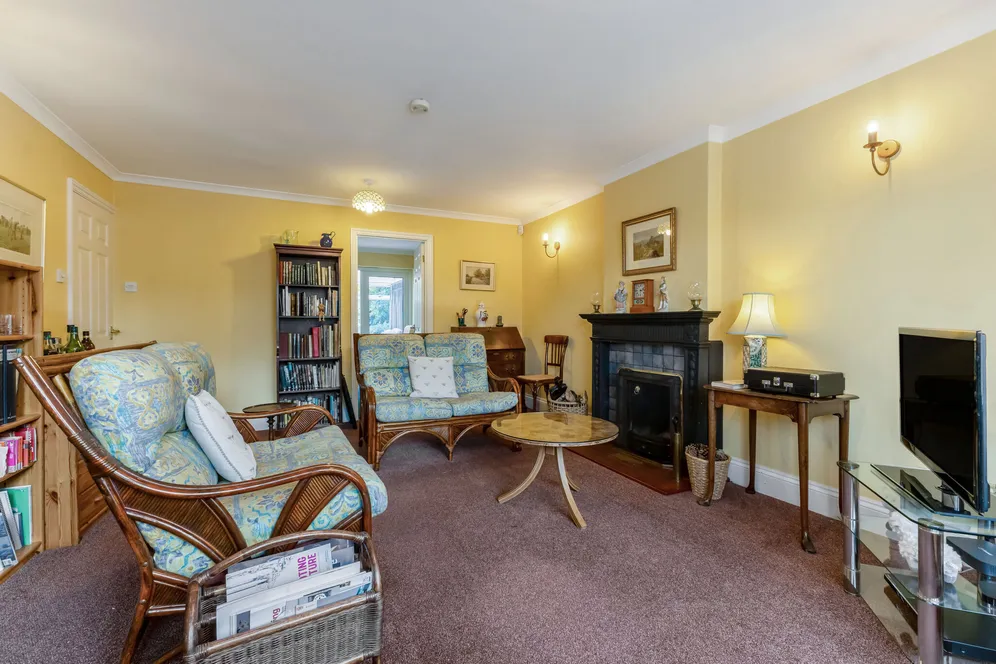 Greenfields Avenue, Alton, GU34 photo 7