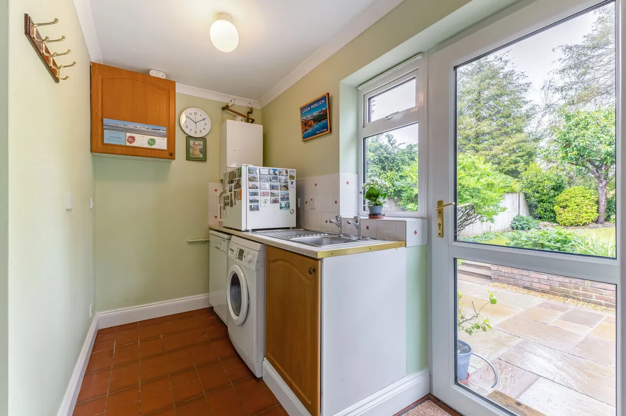 Greenfields Avenue, Alton, GU34 photo 11
