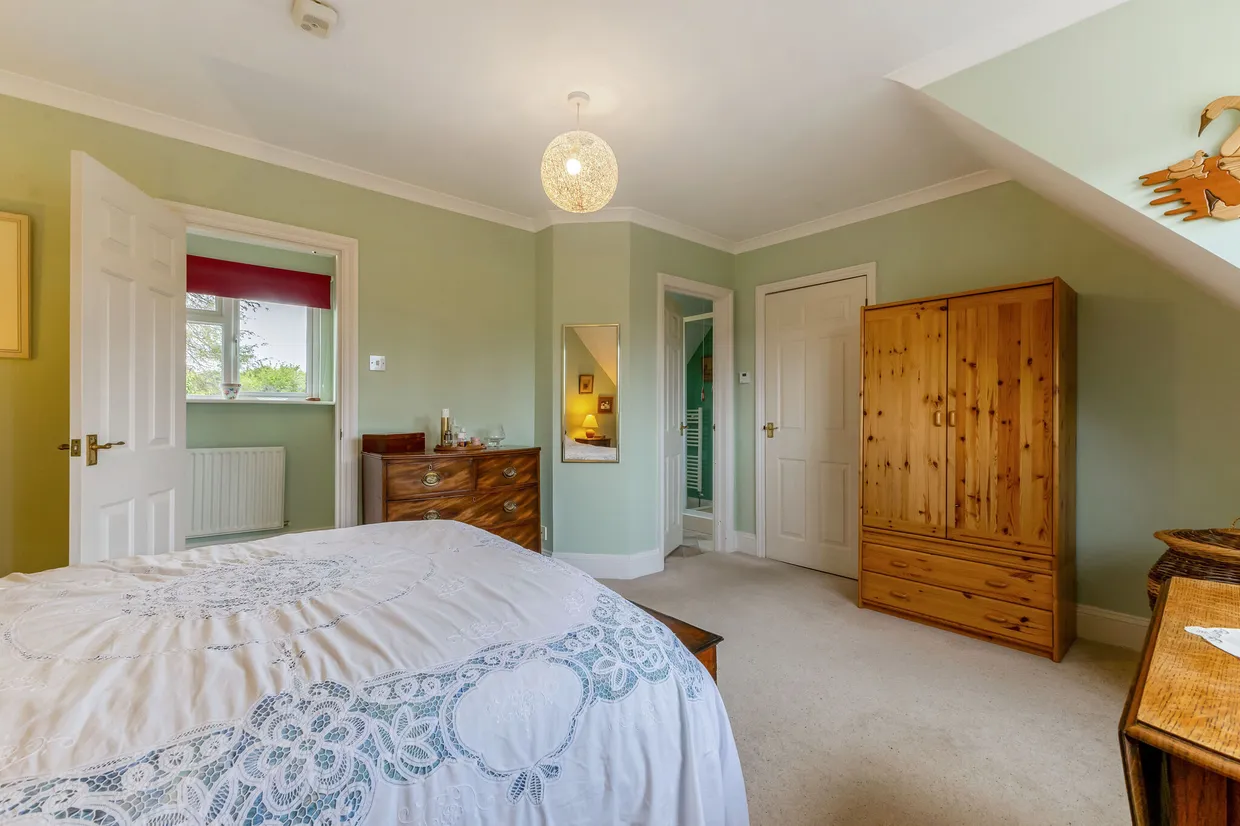 Greenfields Avenue, Alton, GU34 photo 12