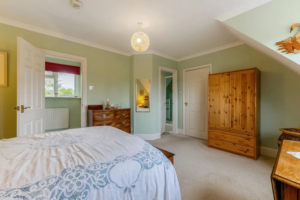 Greenfields Avenue, Alton, GU34 photo 12